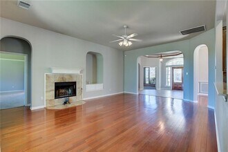 120 Abbey Dr in Austin, TX - Building Photo - Building Photo