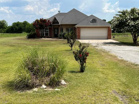 388 County Rd 4421 in Trenton, TX - Building Photo