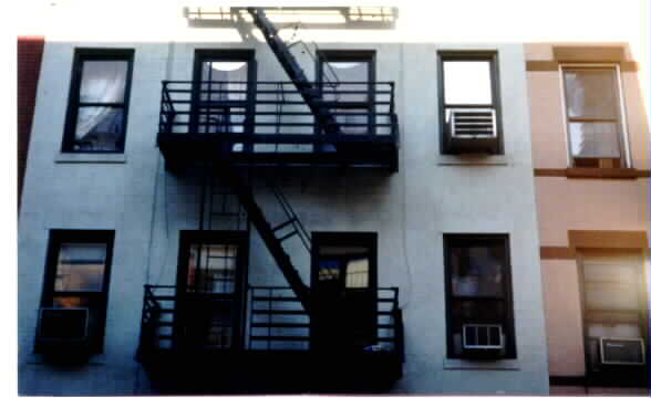 337 E 81st St in New York, NY - Foto de edificio