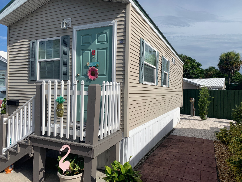 2580 NE Indian River Dr in Jensen Beach, FL - Building Photo