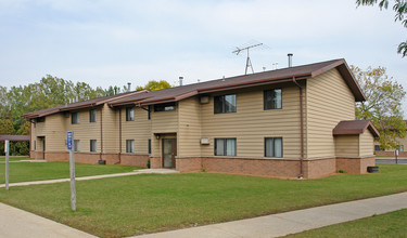 Woodside Village in Racine, WI - Building Photo - Building Photo