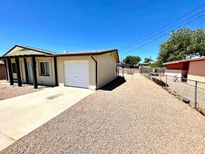 2111 Lucille Ave in Kingman, AZ - Building Photo - Building Photo