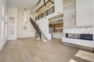 9116 Eagle Ridge Dr in Las Vegas, NV - Building Photo