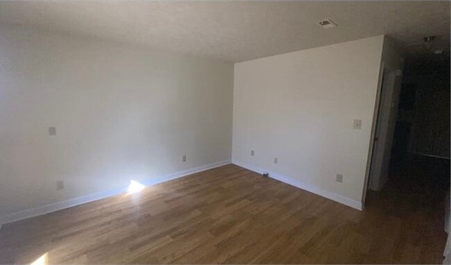 5878 Aftonshire Dr in Fayetteville, NC - Foto de edificio - Building Photo