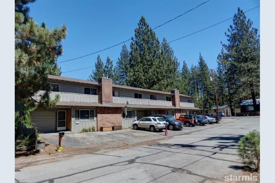 949 Sunset Dr in South Lake Tahoe, CA - Foto de edificio