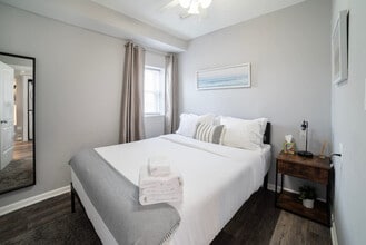 2002 W Cermak Rd in Chicago, IL - Building Photo - Building Photo