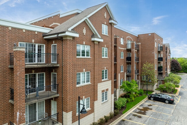 Wellington at Adler Park in Libertyville, IL - Building Photo - Building Photo