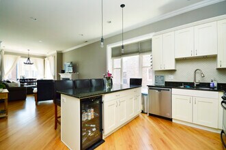2554 W Augusta Blvd in Chicago, IL - Building Photo - Building Photo