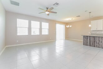 3815 San Isidro Cir in St. Cloud, FL - Foto de edificio - Building Photo