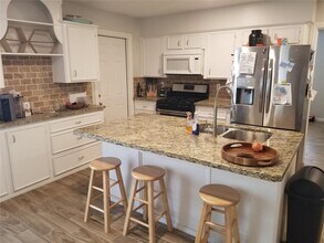 2 E White Willow Cir in Spring, TX - Foto de edificio - Building Photo