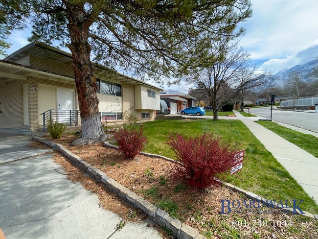 property at 2827 E Bridgewater Dr