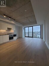 2720 Dundas St W in Toronto, ON - Building Photo - Building Photo