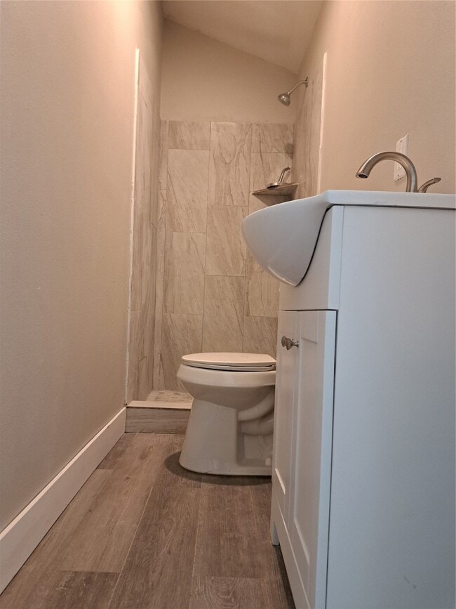 property at 1516 W Creek Dr