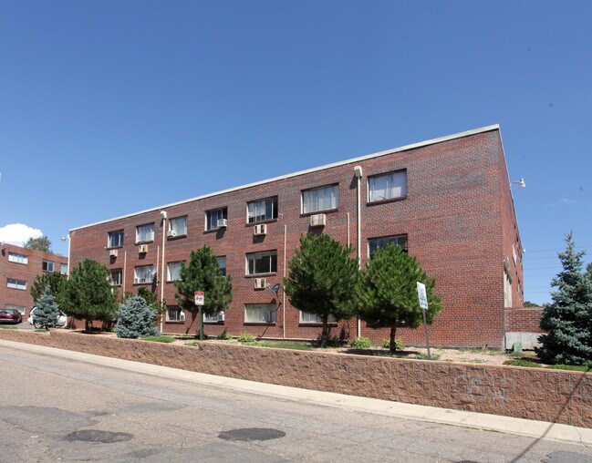 Silver and Blue Spruce in Denver, CO - Foto de edificio - Building Photo