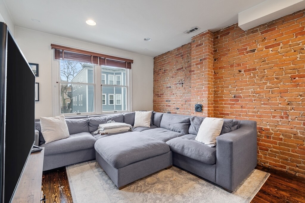 169 K St in Boston, MA - Building Photo
