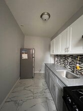 32 Sherman Pl, Unit 102 in Jersey City, NJ - Building Photo - Building Photo