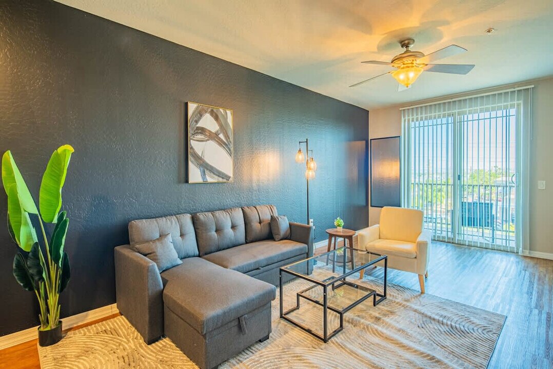 1275 E University Dr in Tempe, AZ - Building Photo