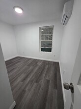 214 Cross St, Unit 3 in Central Falls, RI - Foto de edificio - Building Photo