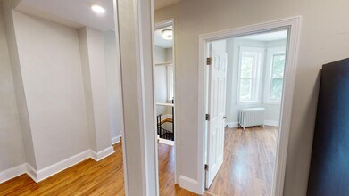 1255 Commonwealth Ave, Unit 2 in Boston, MA - Foto de edificio - Building Photo