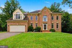 1959 Horse Shoe Dr in Vienna, VA - Building Photo