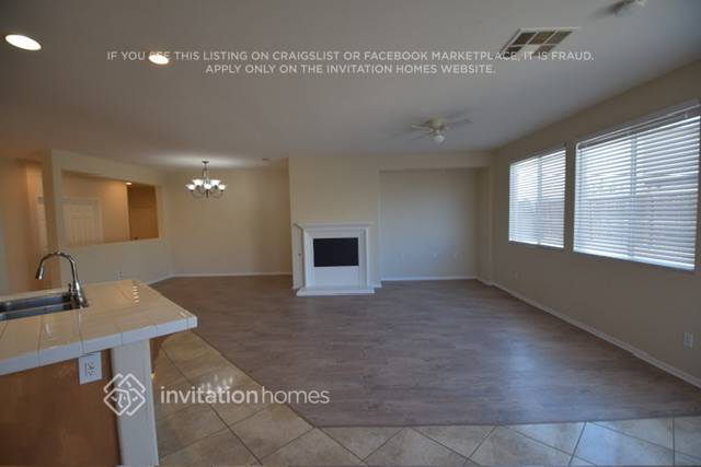 1594 Leslie St in Beaumont, CA - Foto de edificio - Building Photo