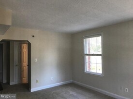 612 Bashford Ln in Alexandria, VA - Building Photo