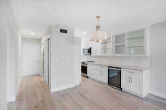 18081 SE Country Club Dr in Jupiter, FL - Building Photo - Building Photo