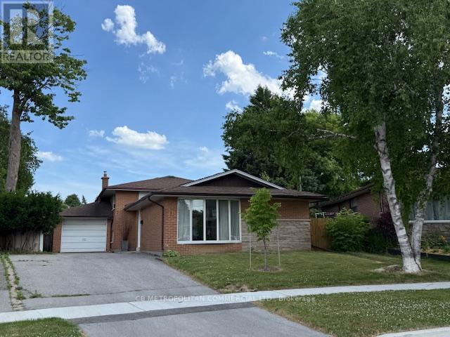 7 Amarillo Dr in Toronto, ON - Building Photo