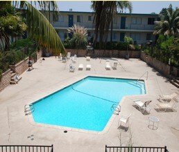 The Palms Apartments in Santa Barbara, CA - Building Photo - Building Photo