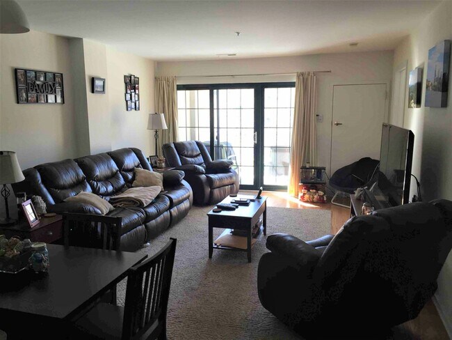 2 Leverington Ave in Philadelphia, PA - Building Photo - Building Photo