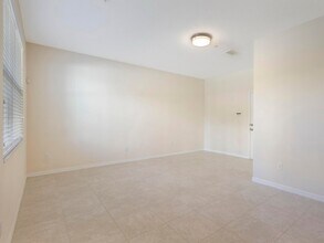 1247 Via de Fossi in Boynton Beach, FL - Foto de edificio - Building Photo