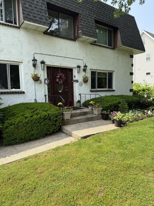 9 Friend St in Congers, NY - Building Photo