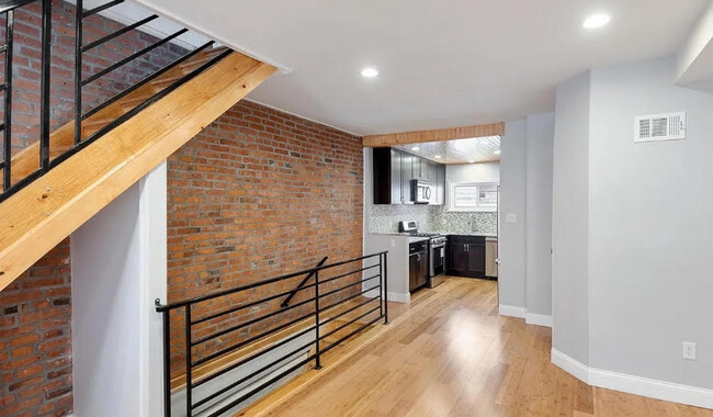 2002 S Croskey St in Philadelphia, PA - Building Photo - Building Photo