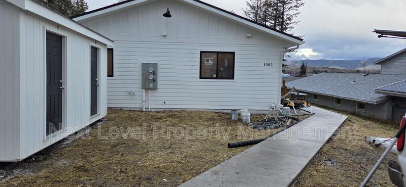 1003 5th St E in Polson, MT - Building Photo