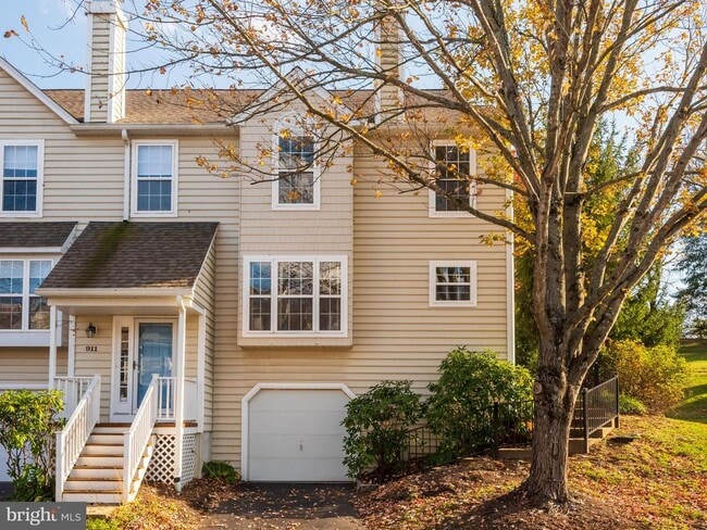 property at 913 Harbour Ridge Ln