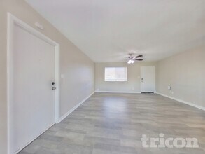 17834 N 9th Ave in Phoenix, AZ - Foto de edificio - Building Photo