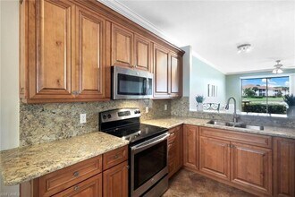 360 Robin Hood Cir, Unit 102 in Naples, FL - Building Photo - Building Photo