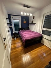 71-03 69th St in Queens, NY - Foto de edificio - Building Photo