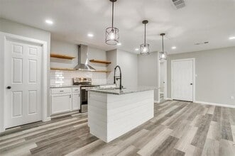 116 Kentucky in Walnut Springs, TX - Building Photo - Building Photo