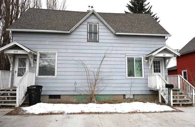 property at 618 8th Ave N