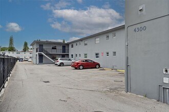 4300 SW 67th Ave in Miami, FL - Building Photo - Building Photo