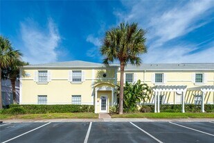 237 Sea Horse Dr SE in St. Petersburg, FL - Building Photo