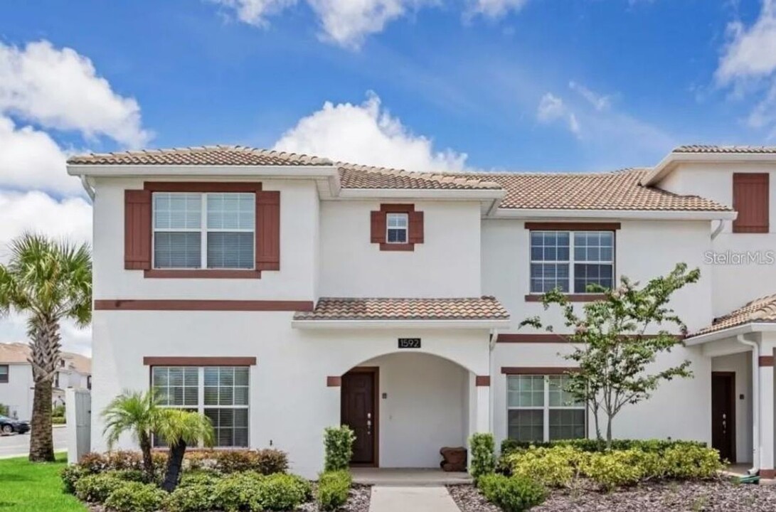 1592 Slice Wy in Davenport, FL - Foto de edificio