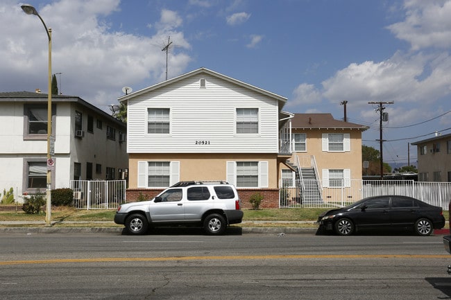 20521 Vanowen St in Winnetka, CA - Foto de edificio - Building Photo