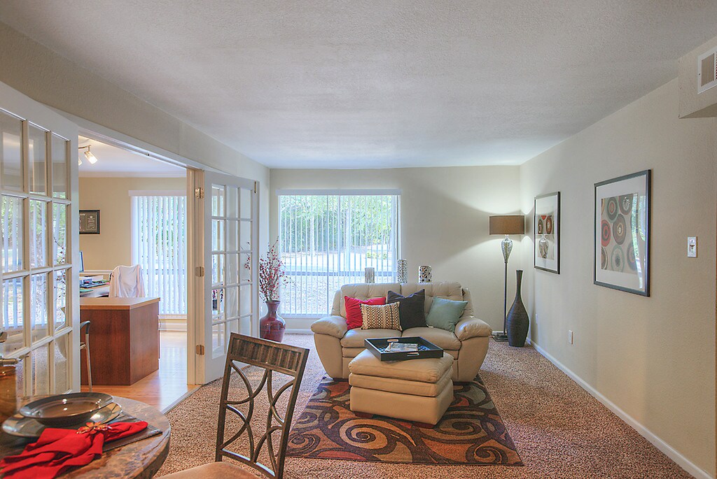 Summer Trace Apartments in Memphis, TN