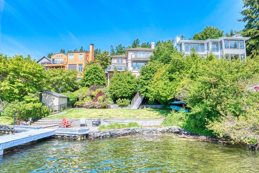 8014 Avalon Pl in Mercer Island, WA - Building Photo