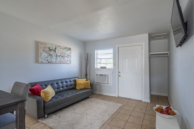 El Camino Homes in Beaumont, TX - Building Photo - Interior Photo
