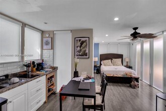 1033 NW 6th St in Miami, FL - Foto de edificio - Building Photo