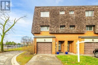 25 Briar Path in Brampton, ON - Building Photo - Building Photo