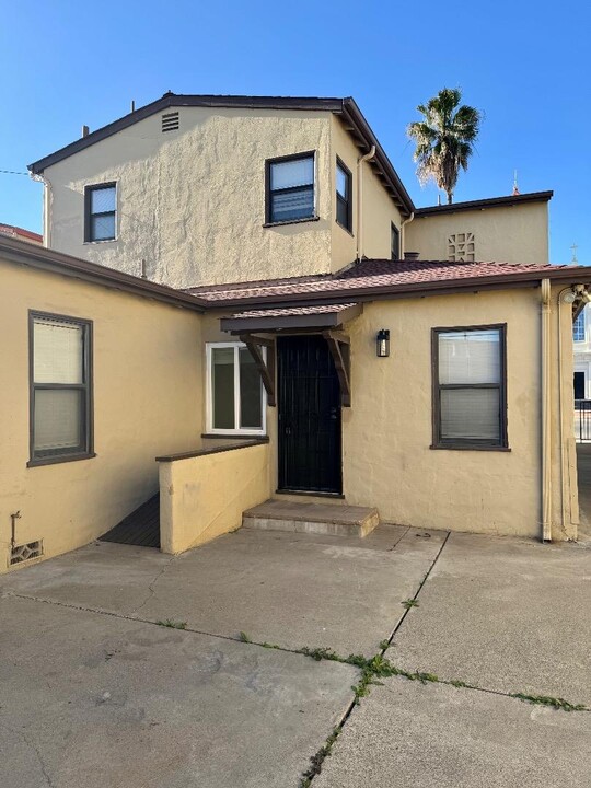 1390 E Santa Clara St in San Jose, CA - Building Photo